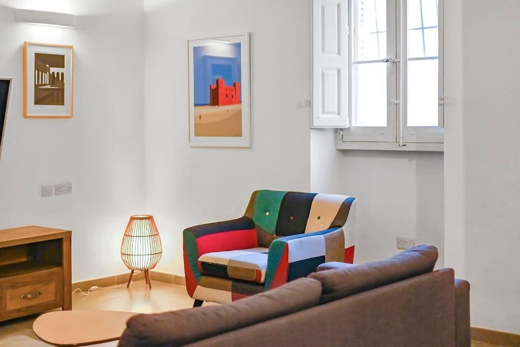 Sliema Unique 4 Bedroom Townhouse Off The Beach ภายนอก รูปภาพ